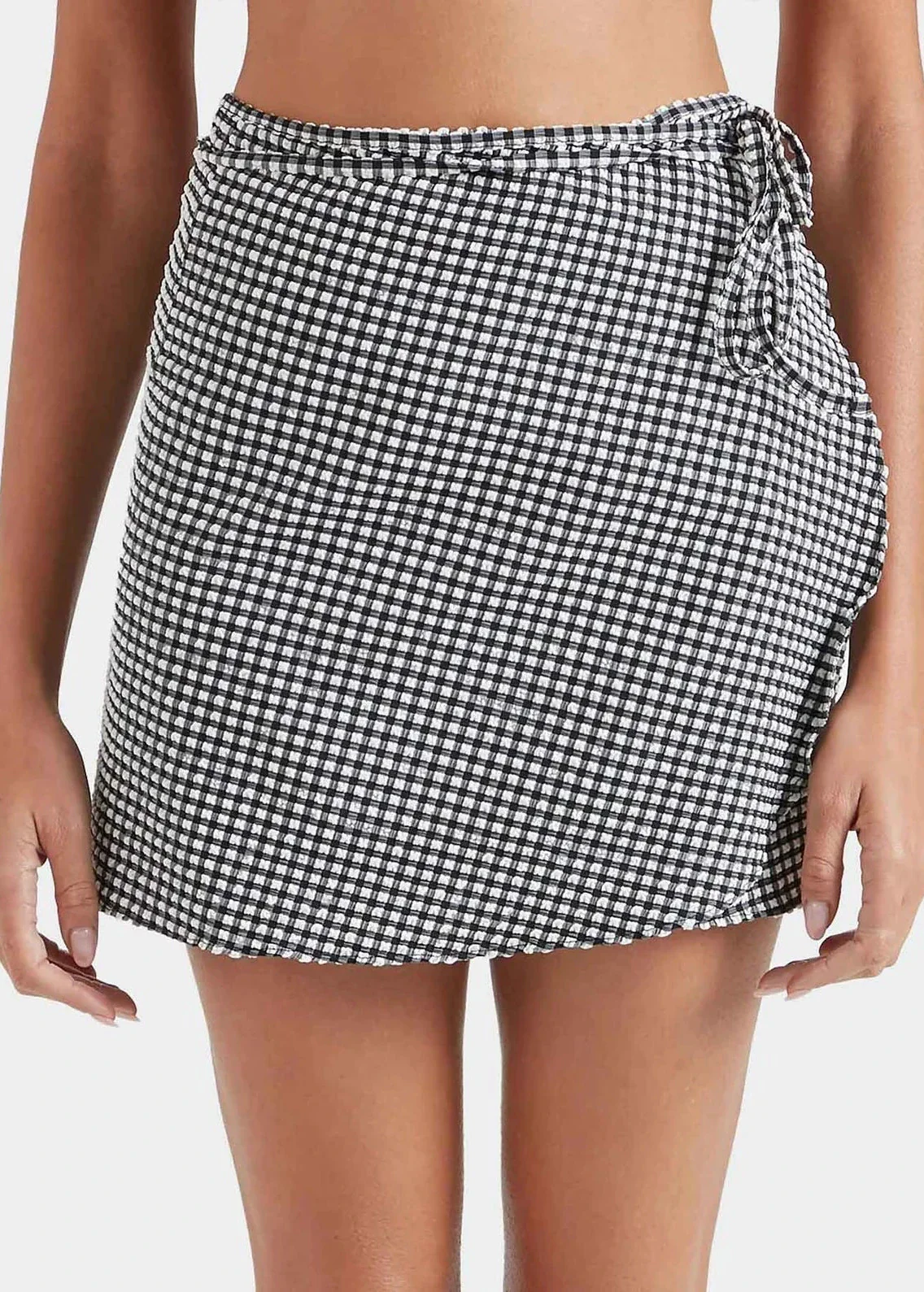 Image of  Gingham Seersucker Short Sarong - Black Gingham