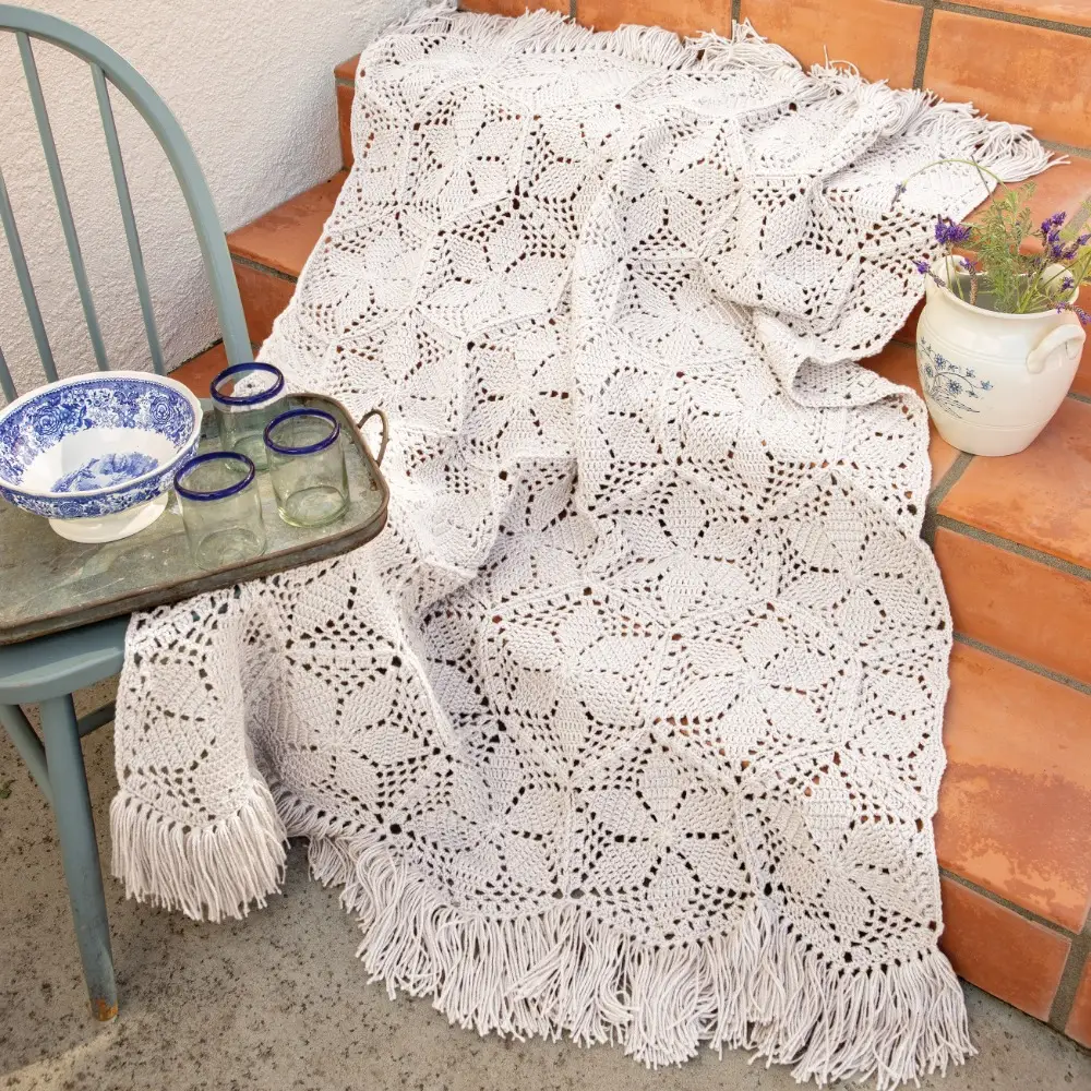 Berry Patch Throw Blanket Crochet Kit Snow White