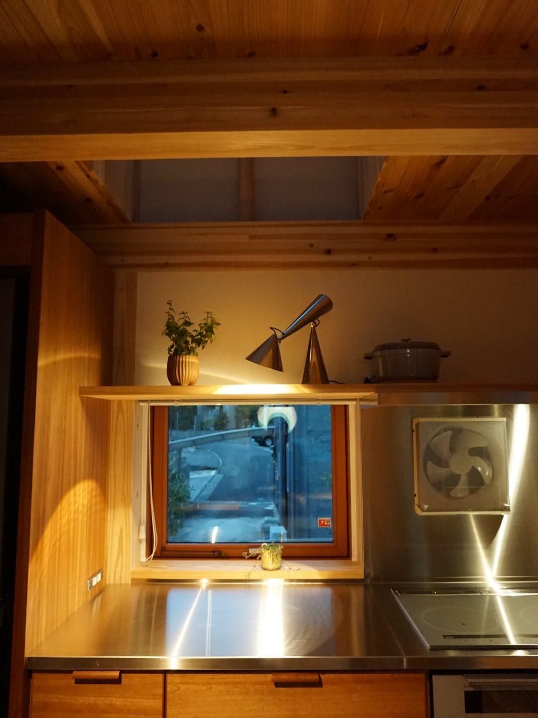 Pose Task Light