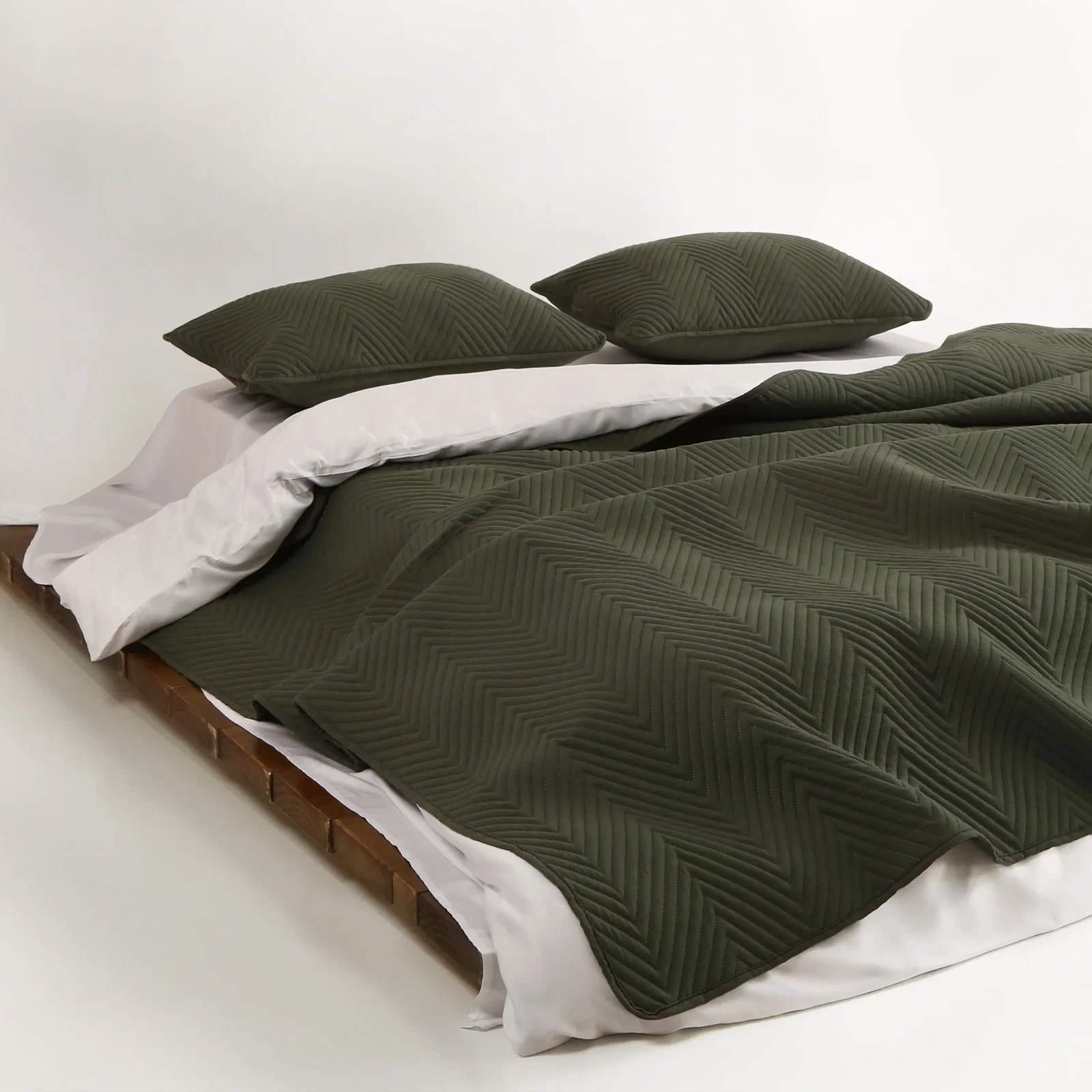 Image of FURRFREE Quilt Set - Pet Hair Repellent for Dogs/Cats Family - Limited Time Offer
