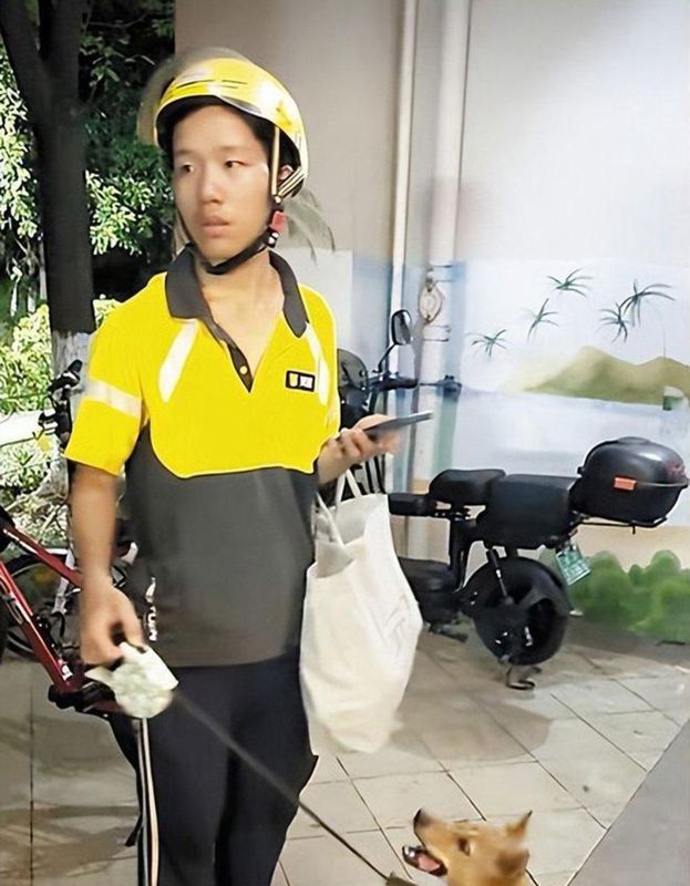 Chinese man, 19, lives under bridge with pet dog, works long hours to save for tuition