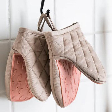 1-Pair Fish Shaped Silicone Anti Scald Oven Gloves 