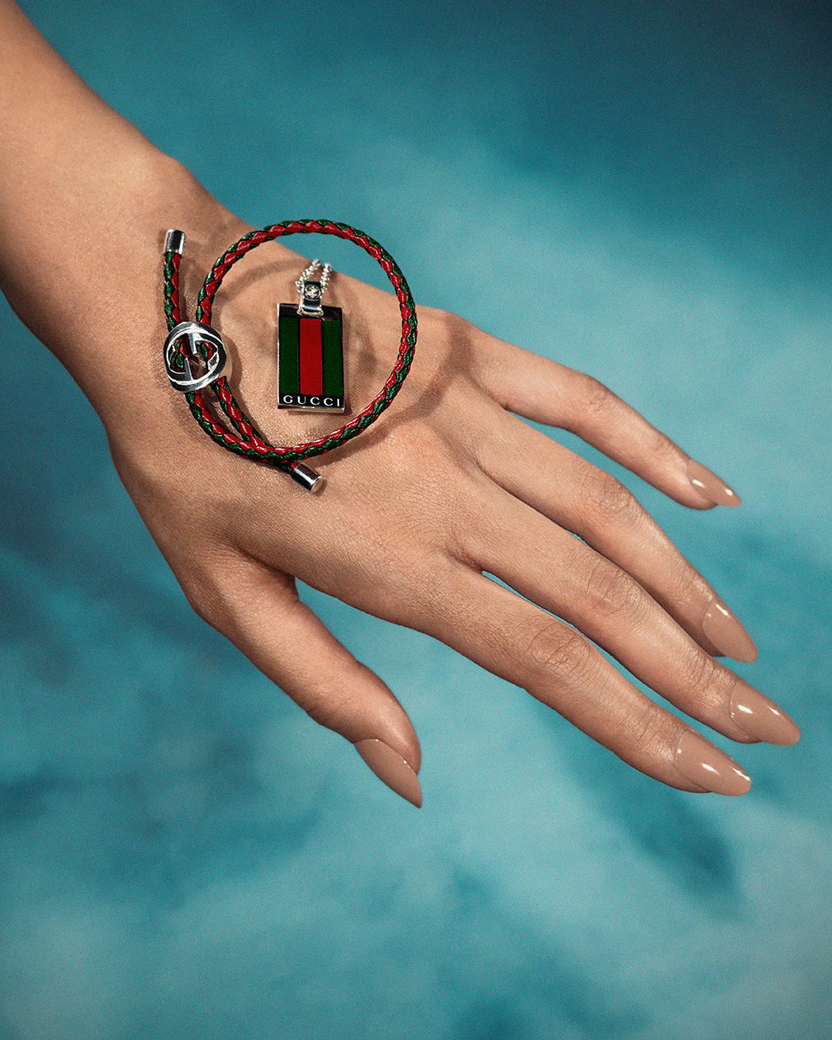  Discover more on the Gucci website 
