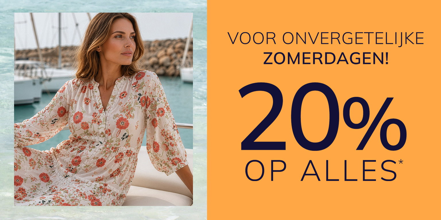 Een advertentie met de tekst 'VOOR ONVERGETELIJKE ZOMERDAGEN! 20 % KORTING OP ALLES*' De achtergrond is in tweeën gedeeld: links zie je een persoon in een bloemetjeszomerjurk op een boot in de haven, rechts is een groot oranje vlak met blauwe tekst.