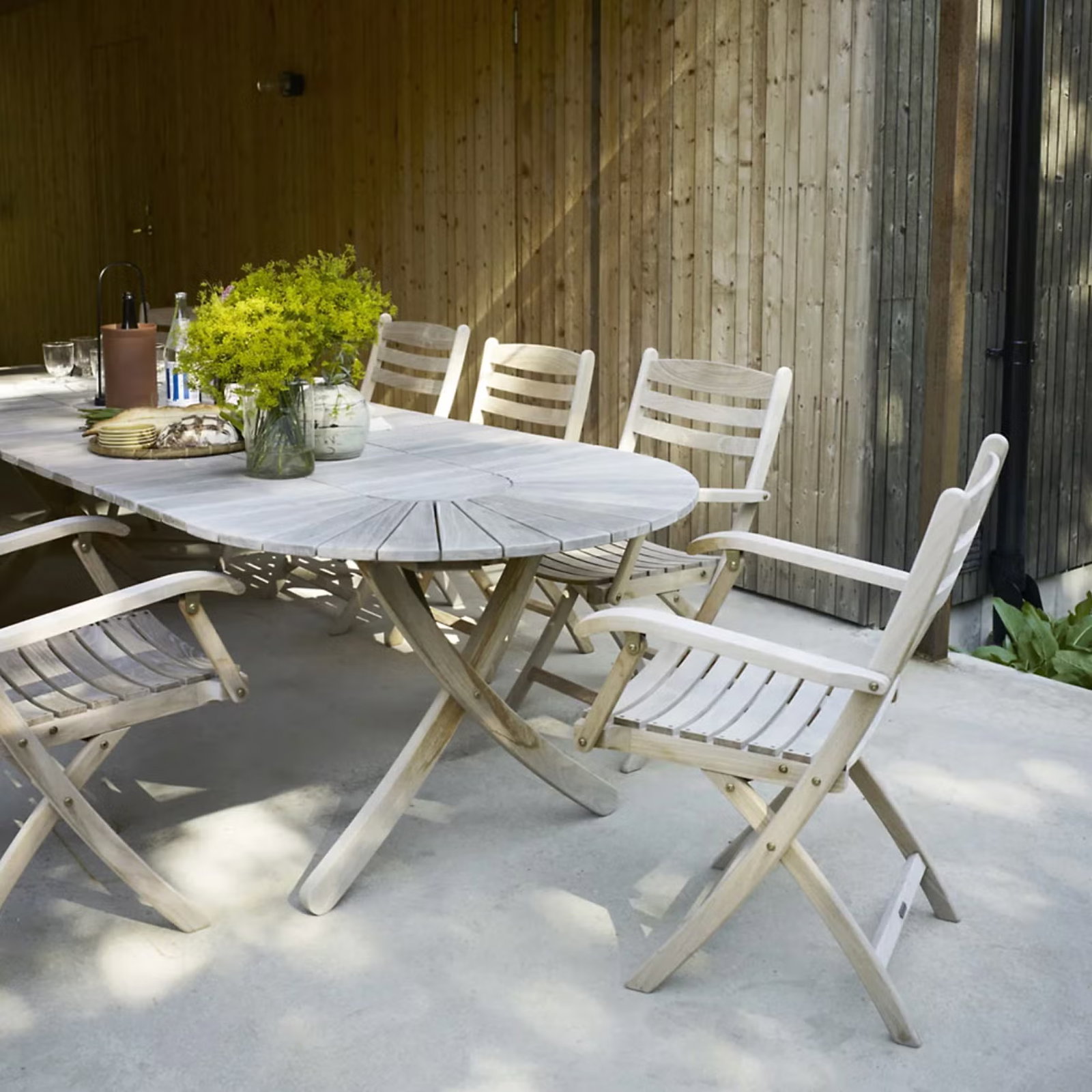 The Best Expandable Outdoor Dining Tables for Summer Backyard Dinner Parties