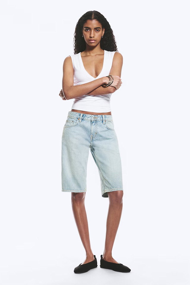 ATOM LOW RISE REGULAR KNEE-LENGTH DENIM SHORTS