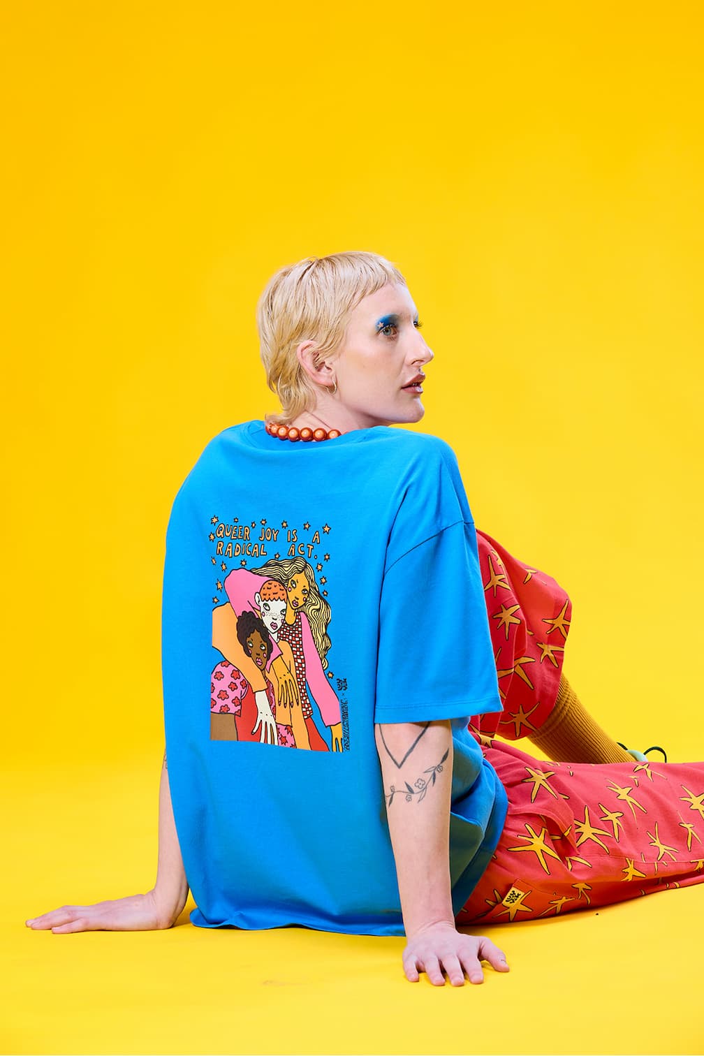 Bee Illustrates Pride 2026 - Benny - Oversized cotton T-Shirt in Blue