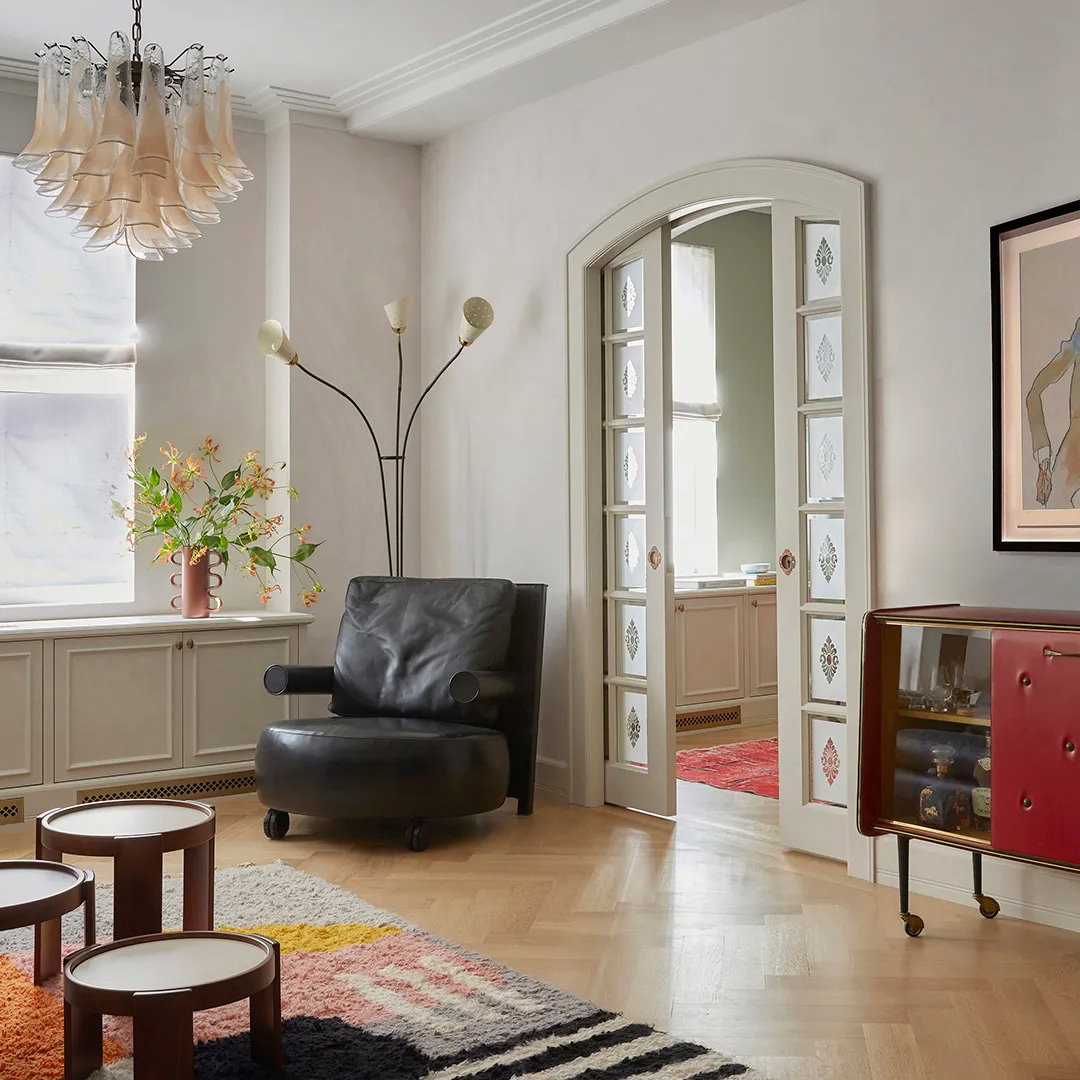 Behind the Design of a Crime Writer’s NYC Apartment, From the Swedish Nods to the Chic Sleeper Sofa