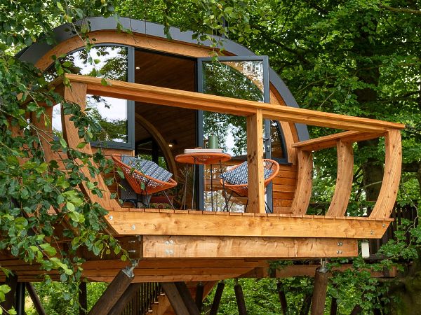 Tilbury Farm Treehouse - luxury woodland hideaway