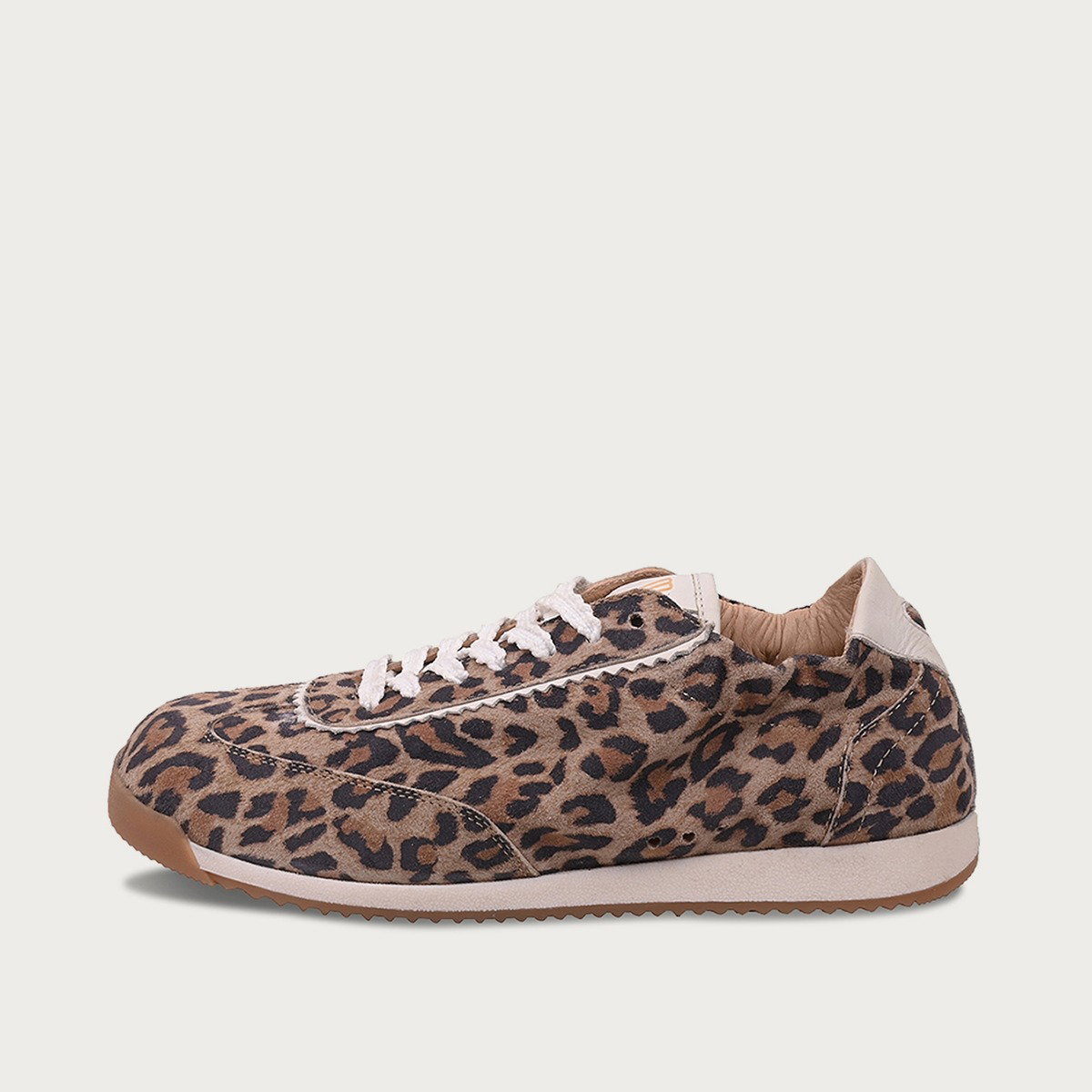 TARA Leo Extra Leichter Sneaker aus Leder mit leichtem Einstieg und Wechselfußbett