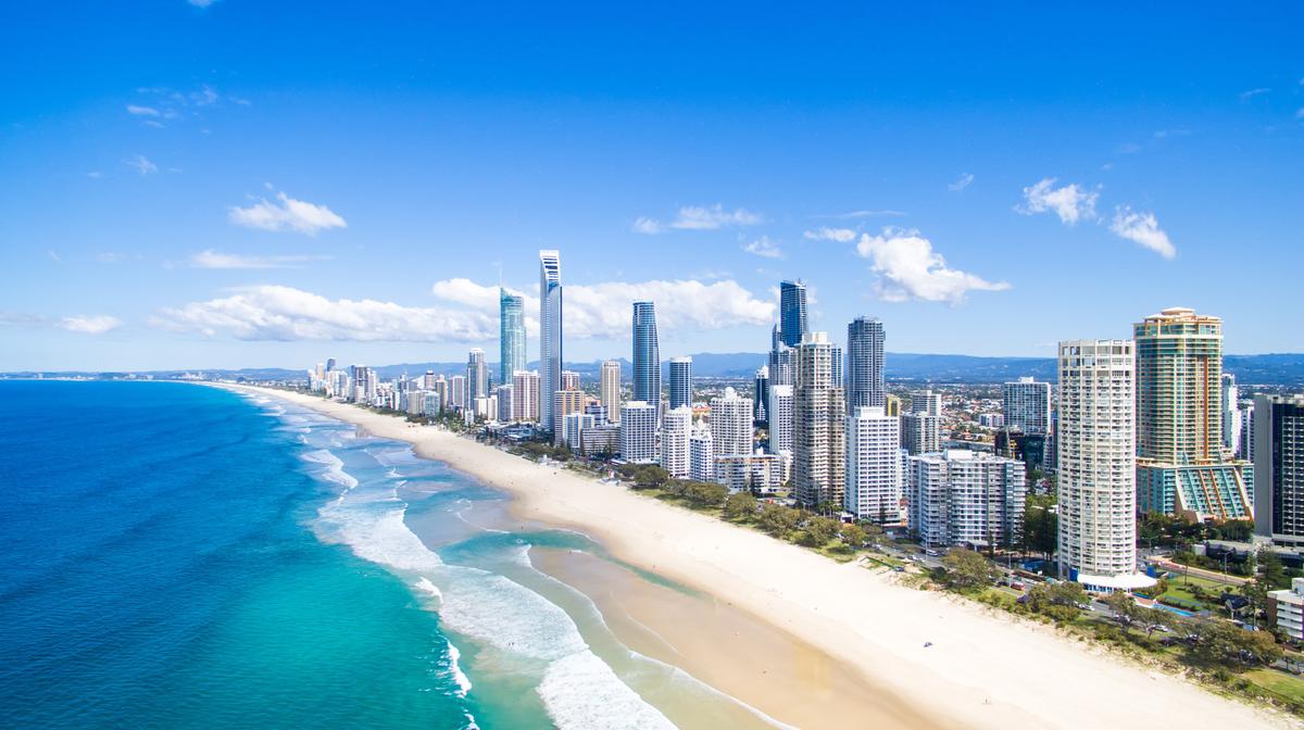 Gold Coast Luxury Apartments Overlooking Surfers Paradise with Outdoor Pool & Rooftop Terrace
