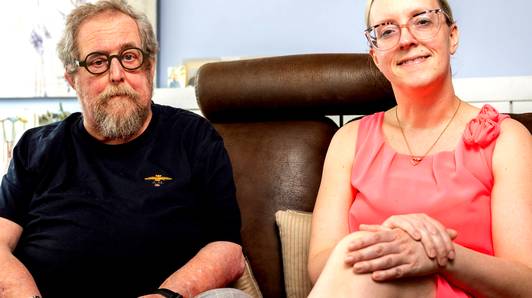 Saar (39) belandde in coma door hersentumor, vader Dirk (65) leeft met 10 tumoren: “Je leert leven met een ziekte die nooit weggaat”