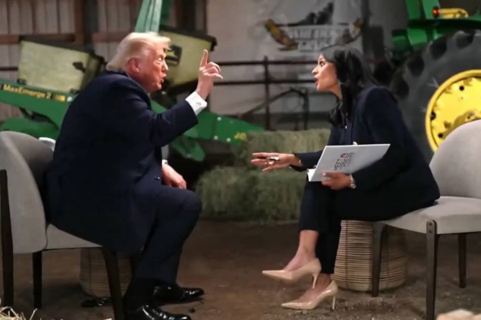 KIJK. “Ofwel ben je corrupt, ofwel ben je gewoon dom”: Trump ontploft tijdens interview en stormt weg van set