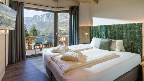 Chalet mit Doppelbett und Terrasse
