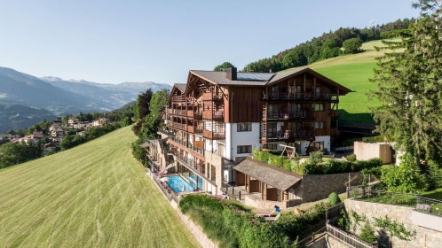 Hotel Außenansicht mit Weitblick