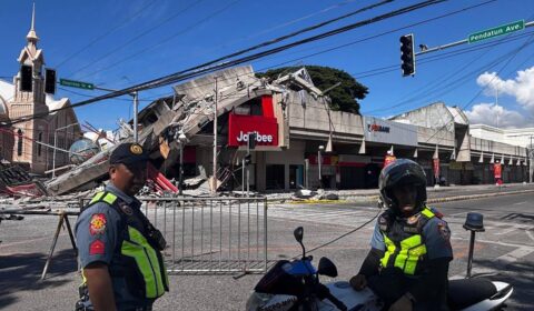Major quake off Philippines destroys buildings and triggers tsunami warnings