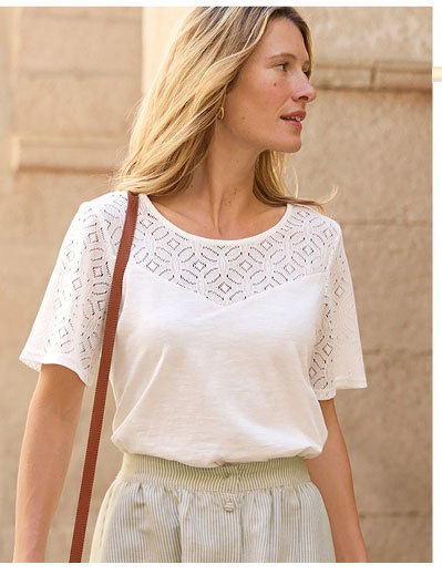 Lace detailed top