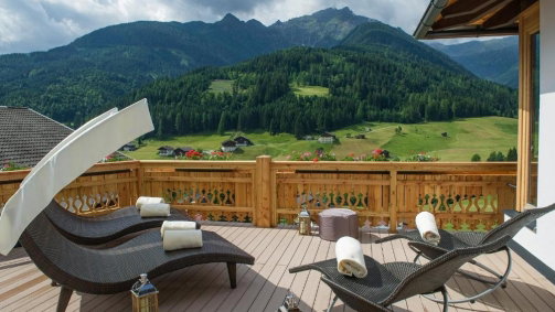 Hotel Dachterrasse mit Bergblick