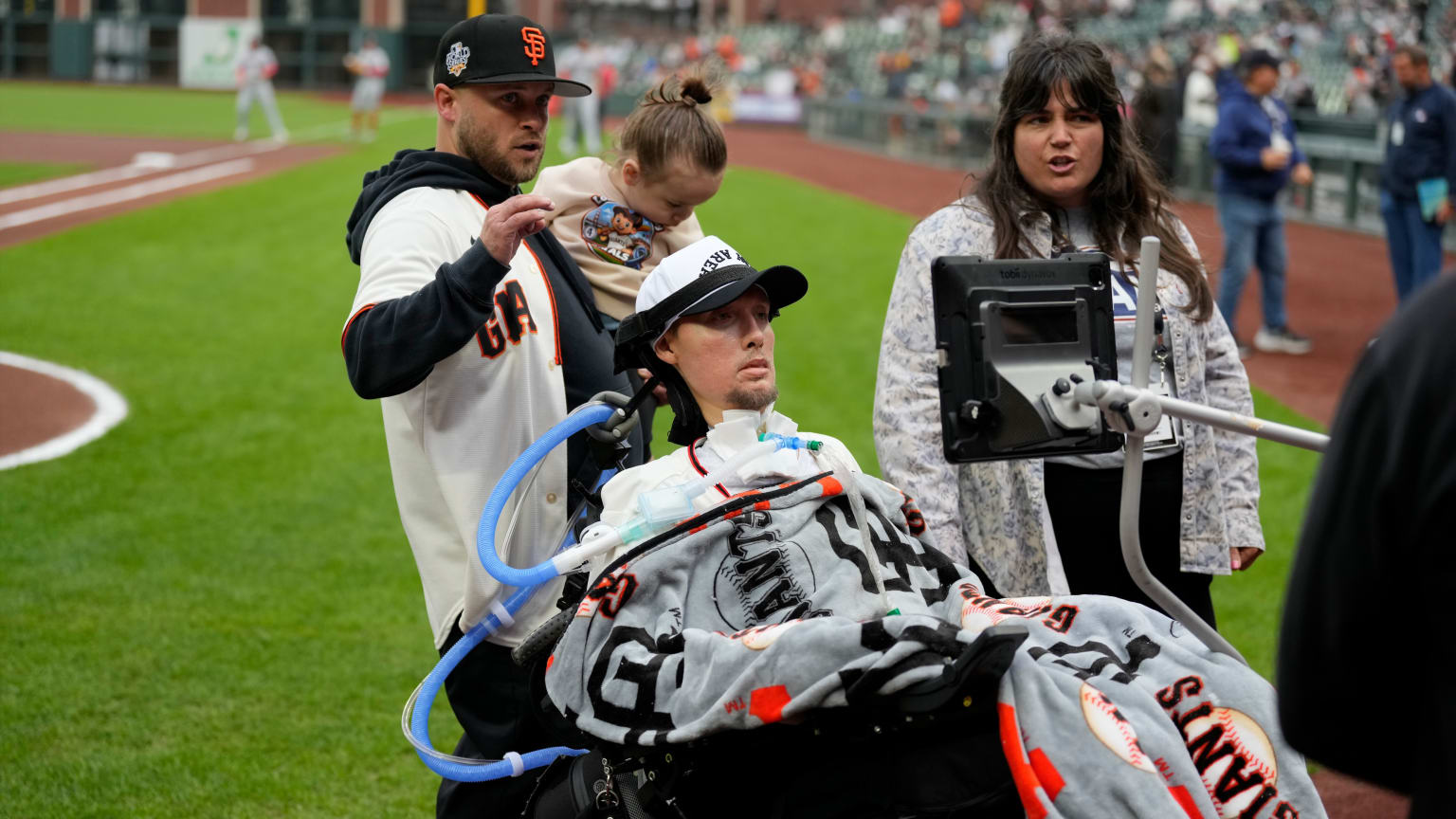 Giants fan Osiel Mendoza, who is battling ALS, was part of pregame festivities