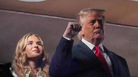 KIJK. Trump uitgejouwd tijdens NBA-finale in New York: “Ik denk dat het vooral gejuich was”