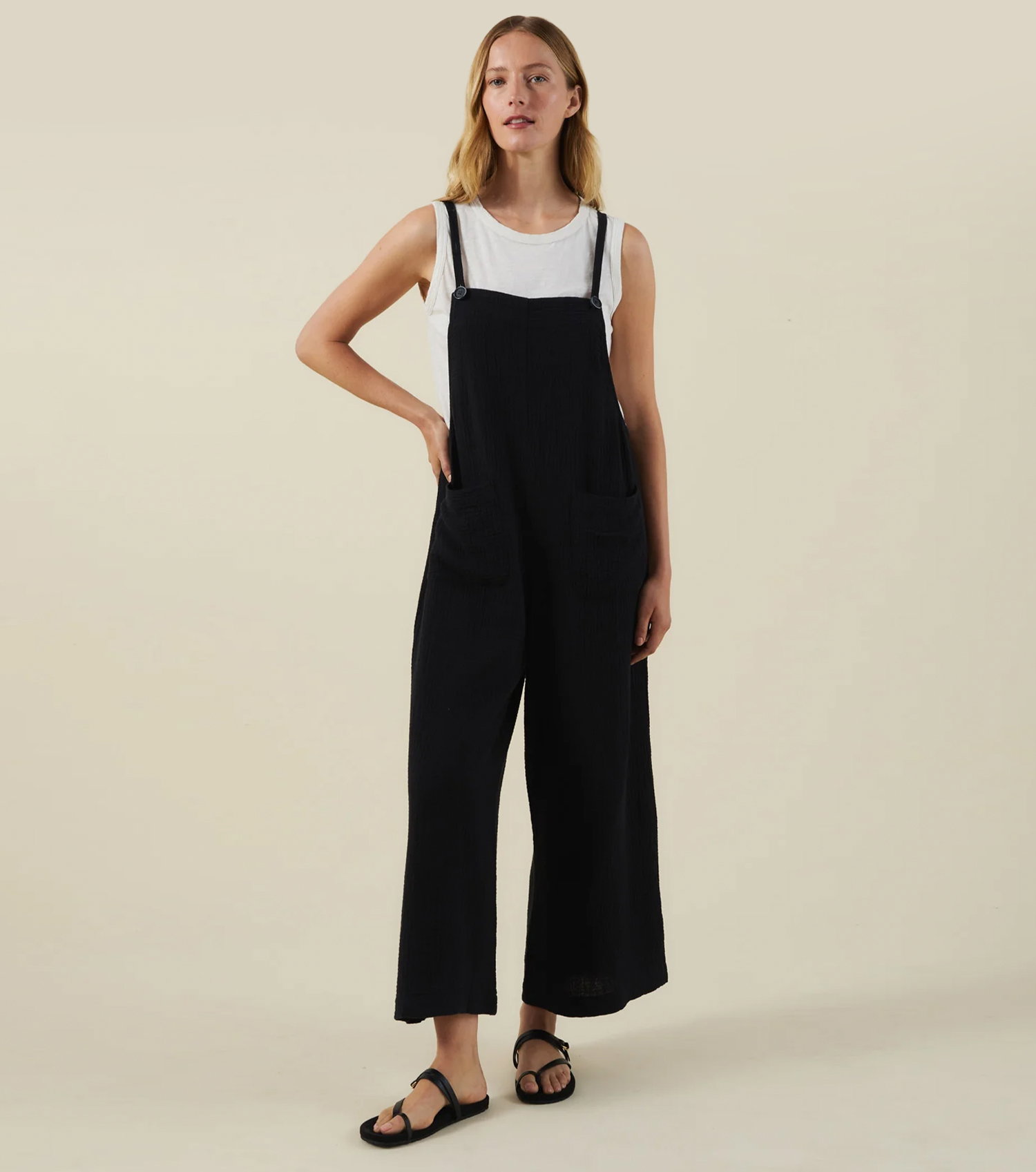 Image of model wearing everlee top in black.