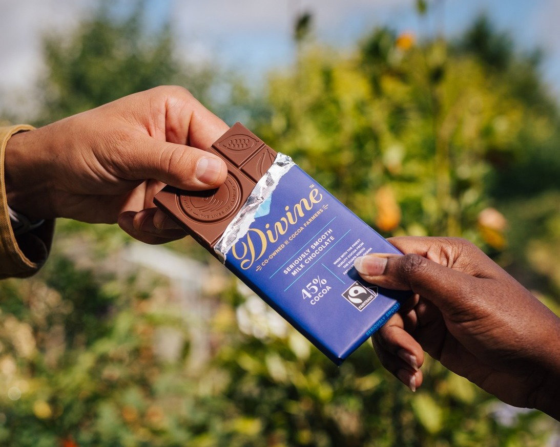 Woman handing a man a Diving Milk Chocolate bar