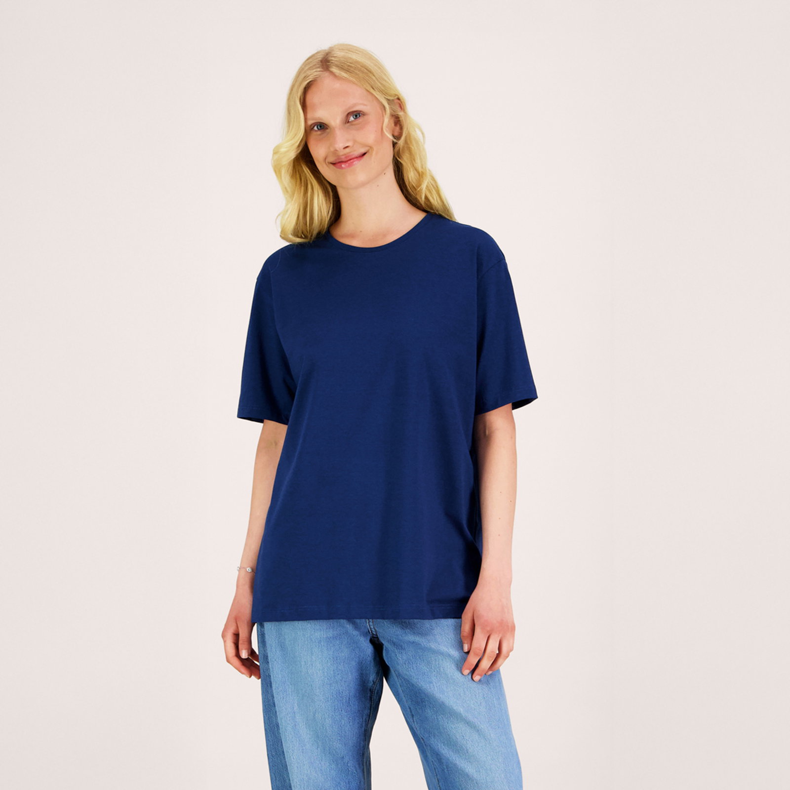 Uutta! Laivastonsininen PERUS t-paita unisex-mitoituksella