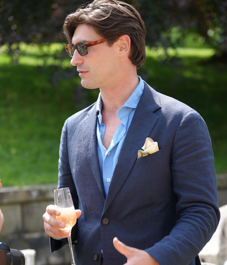Frankie Foster wearing the Men's Amalfi Linen Jacket