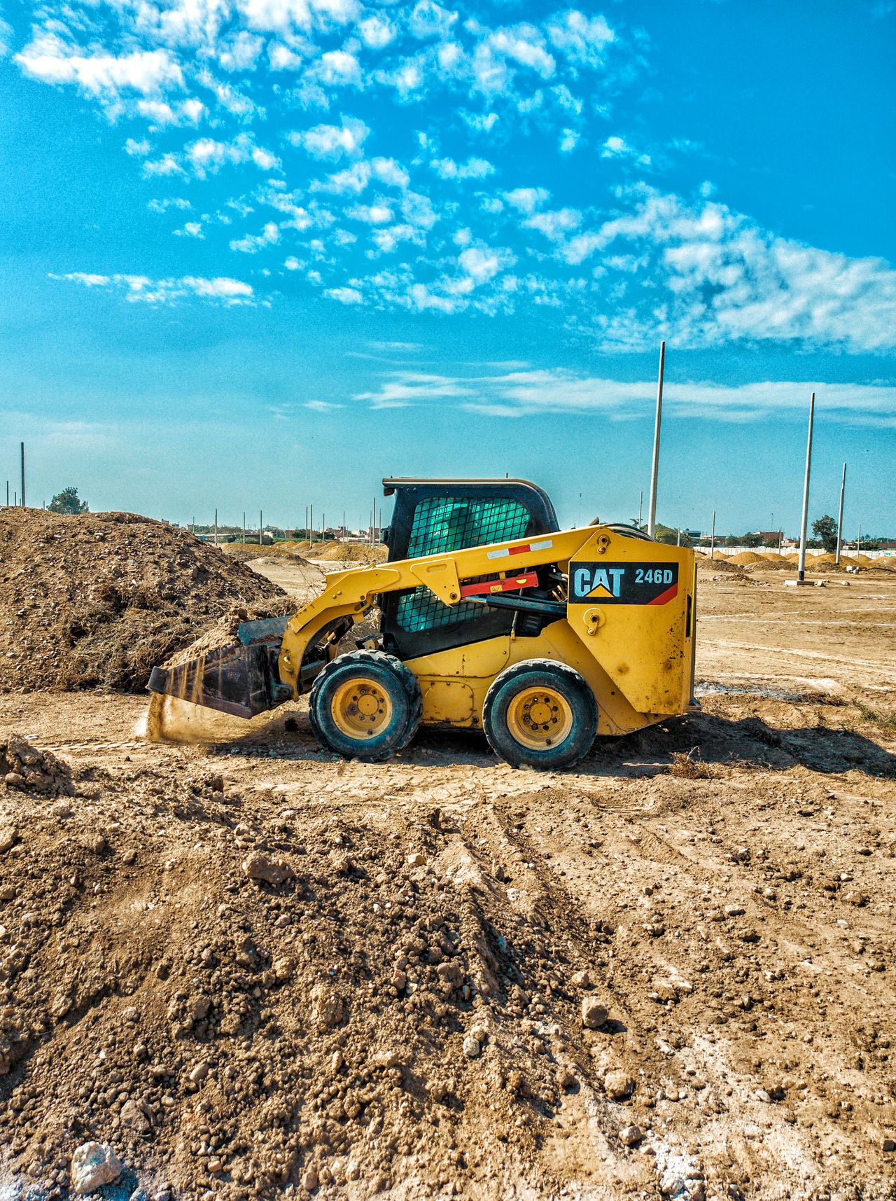 Picture of a yellow skid steer