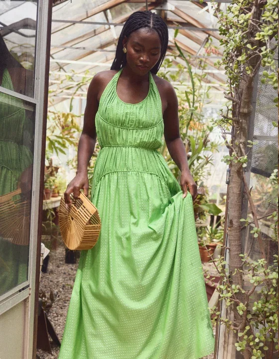 FLOWY DRESSES