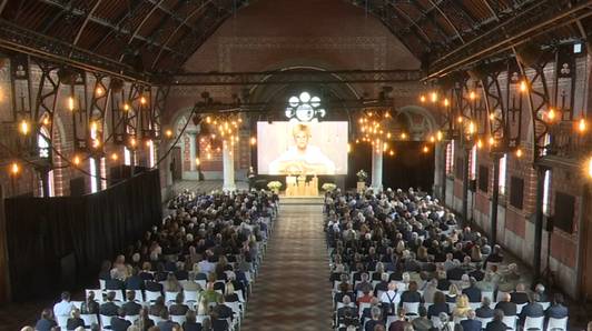 Zo verliep de afscheidsplechtigheid van Margriet Hermans: “Lekker blijven hangen” en gigantisch laatste applaus