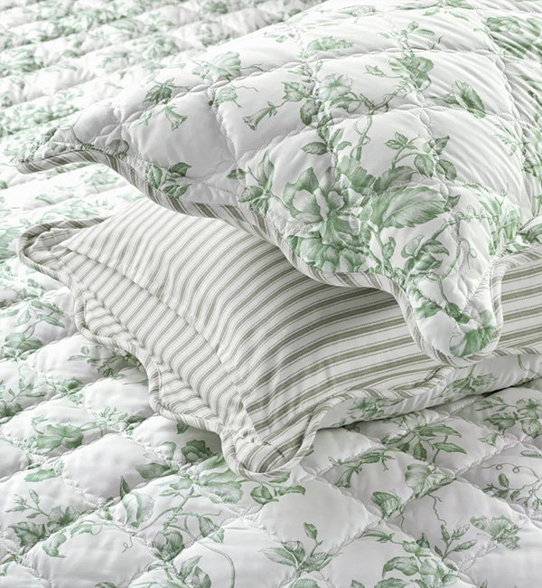 Adele 3 Piece Quilt Set With Decorative Pillow in Green