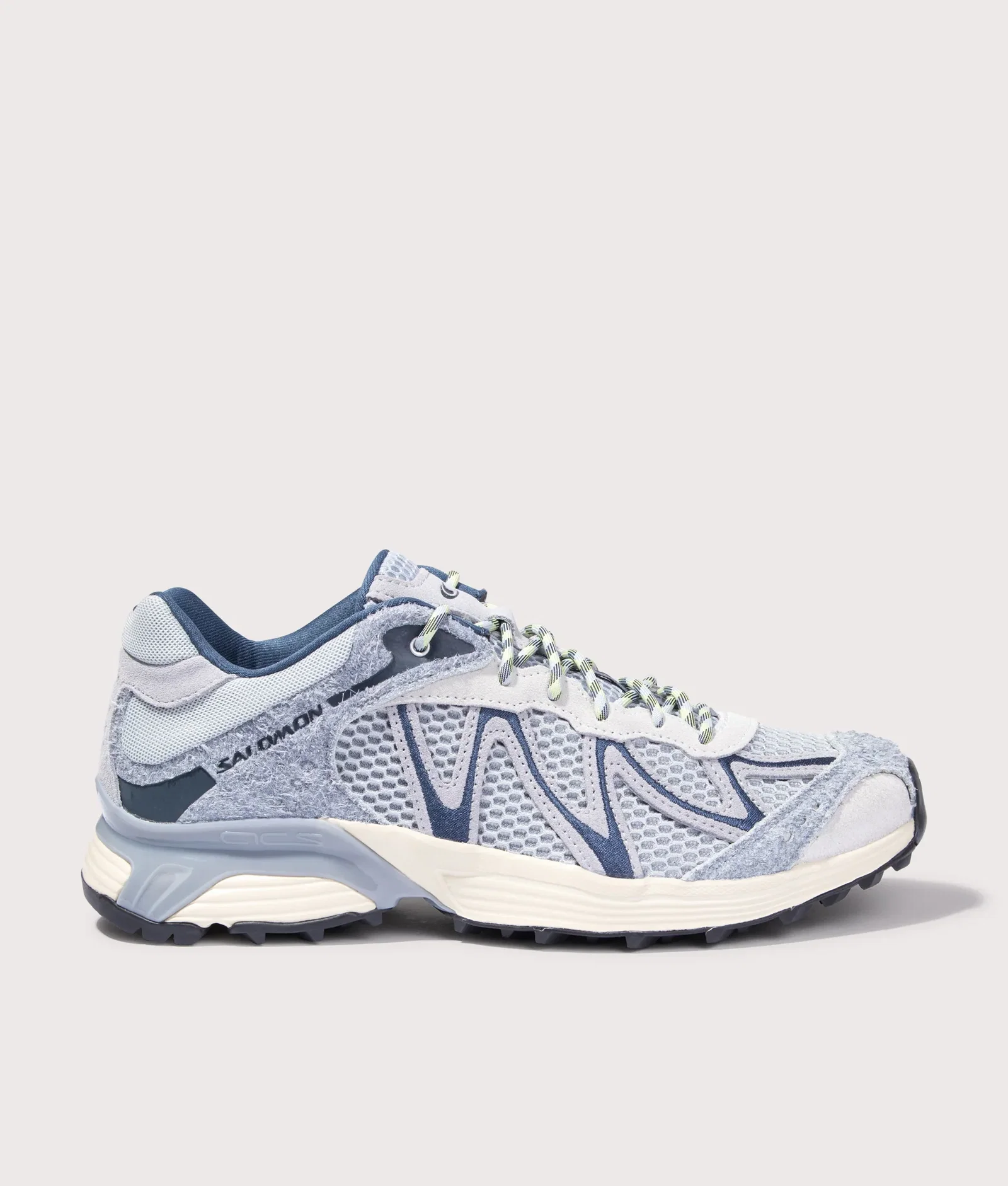 XT-WHISPER EMBROIDERY Sneakers