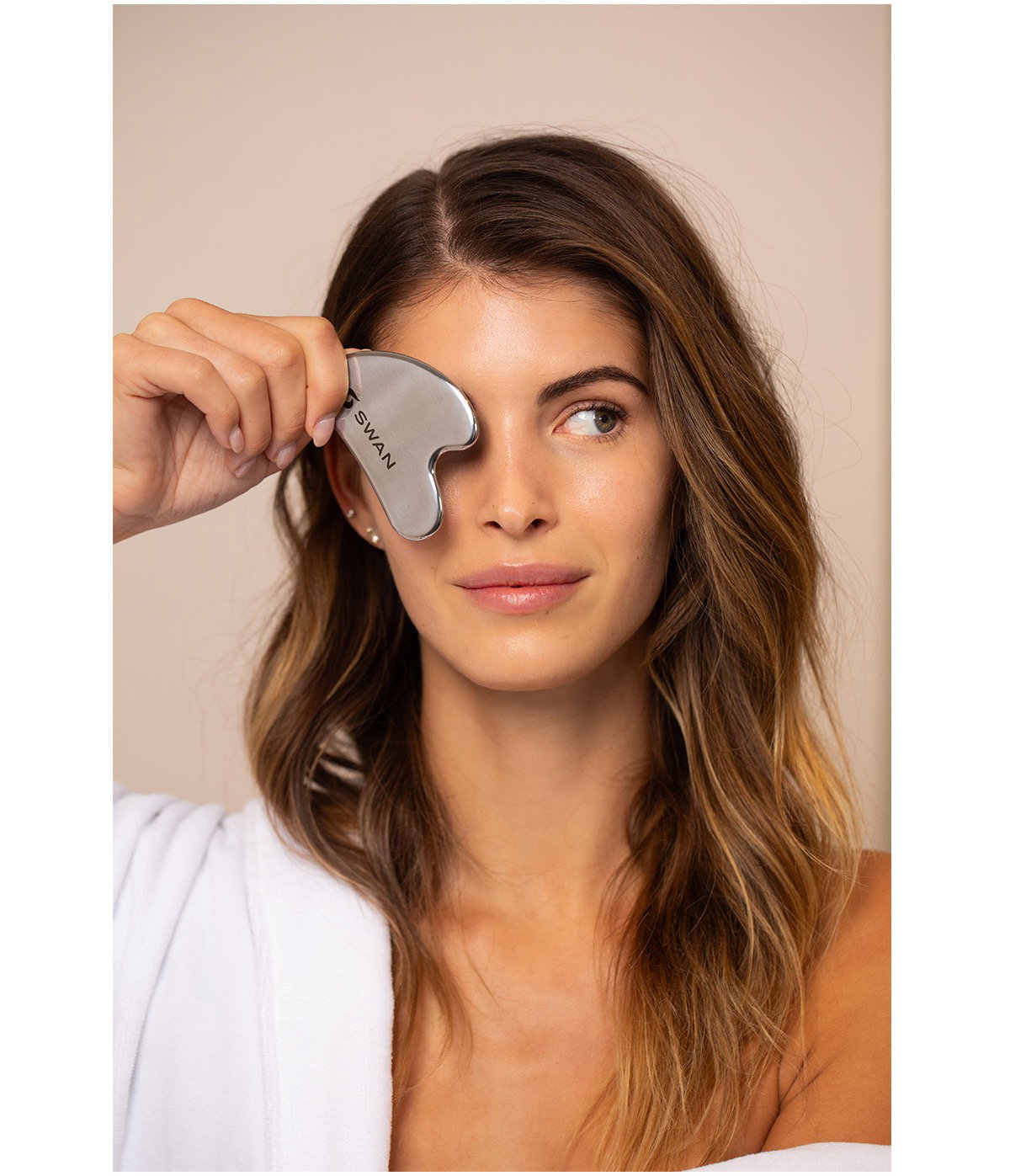 The Mirror With Al skin analysis, face mapping, and AR try-on features, The SWAN Mirror delivers personalized skincare insights and makeup guidance tailored to you. AVAILABLE IN THREE COLORS. SHOP NOW