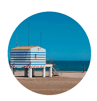 🏖️ Located less than 10 minutes from the beaches