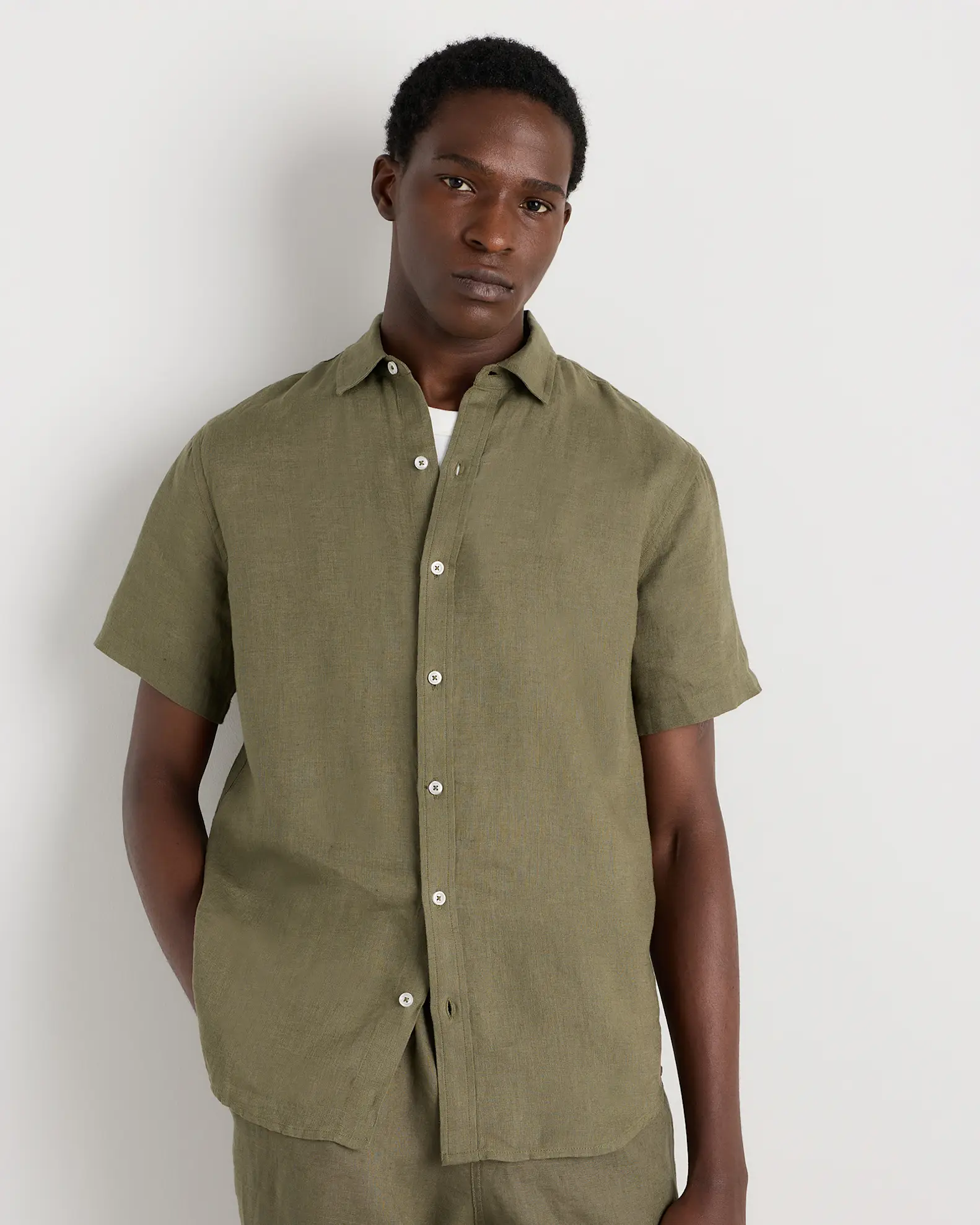 100% European Linen Relaxed Short Sleeve Shirt