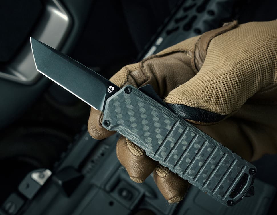 A2 Badger Carbon Fiber in hand.
