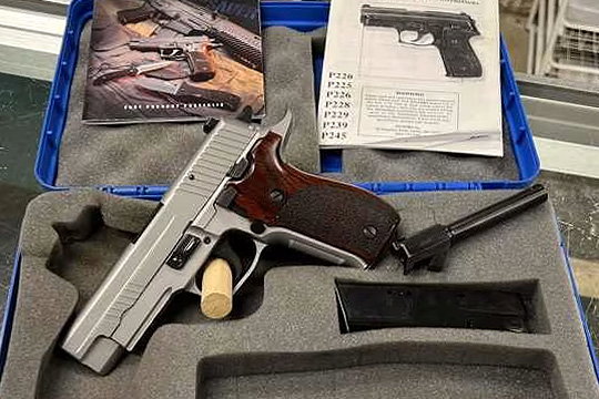 Sig Sauer P226 R Elite Stainless 357 Rare W/Matching Hard Case extra barrel