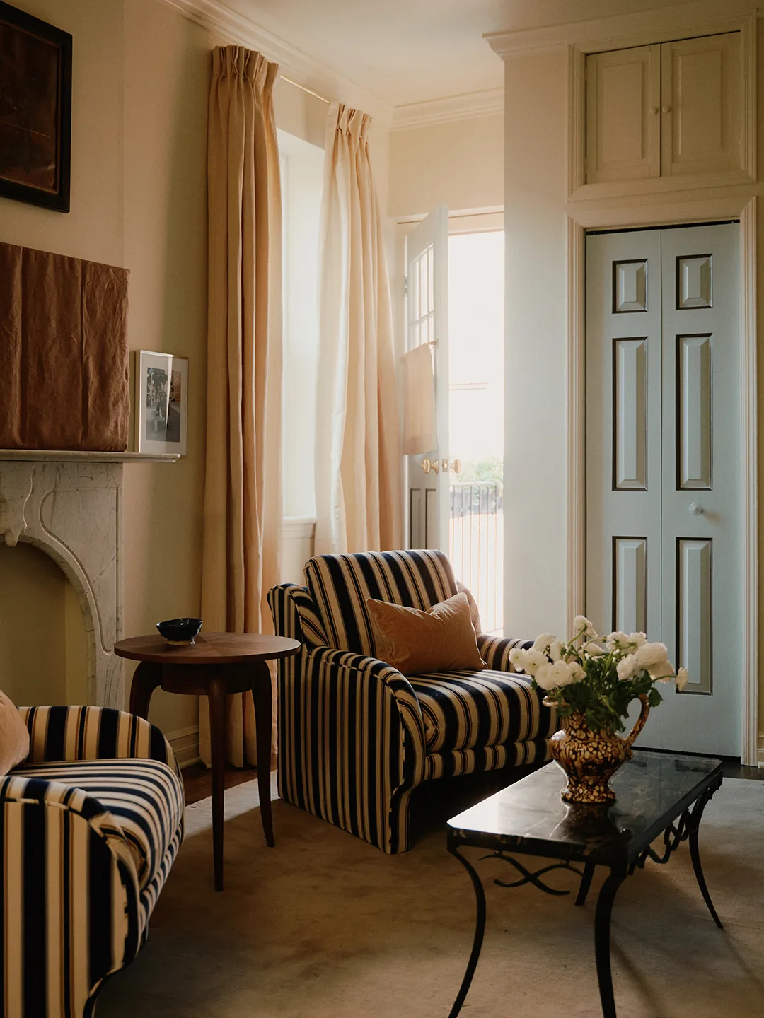 A Giant Tapestry Sets the Italian Villa Vibe in This 650-Square-Foot New Jersey Apartment