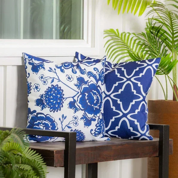 Chinoiserie Patterned Pillow Cover