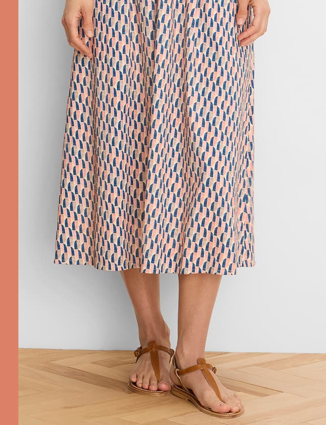 The lady wearing the Sideways Dierdre Cap Sleeve Dress.