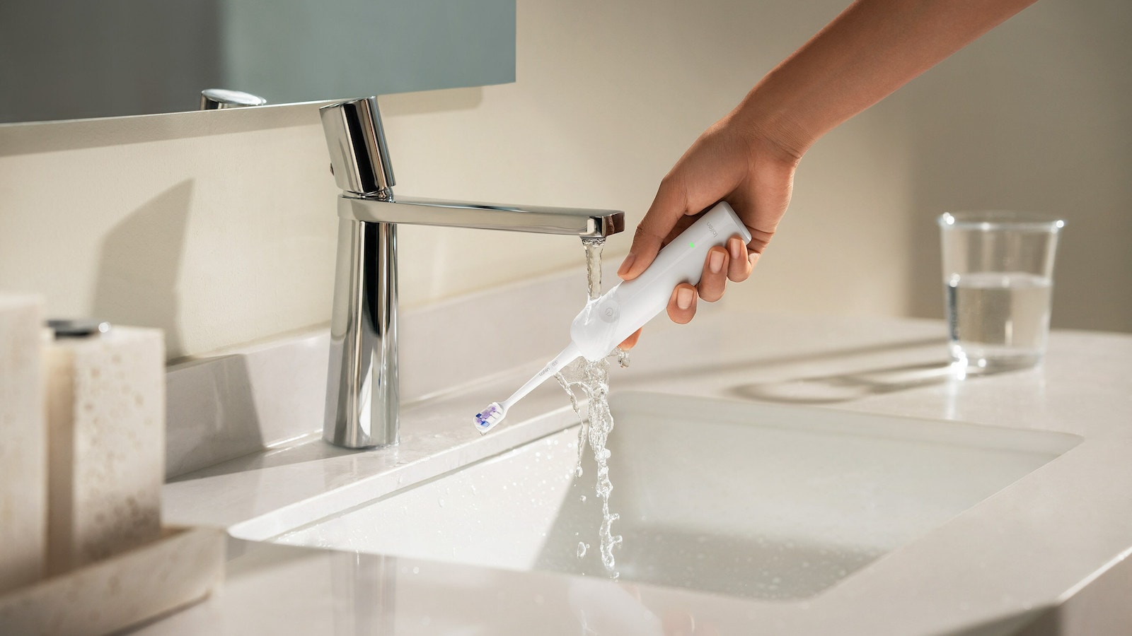 Laifen Wave Special Electric Toothbrush lifestyle