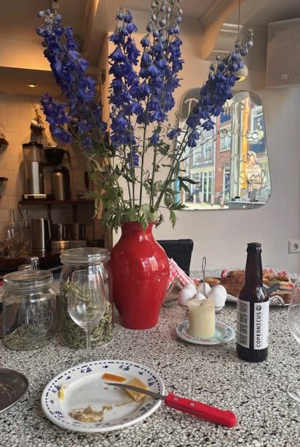 Image of vase and plate
