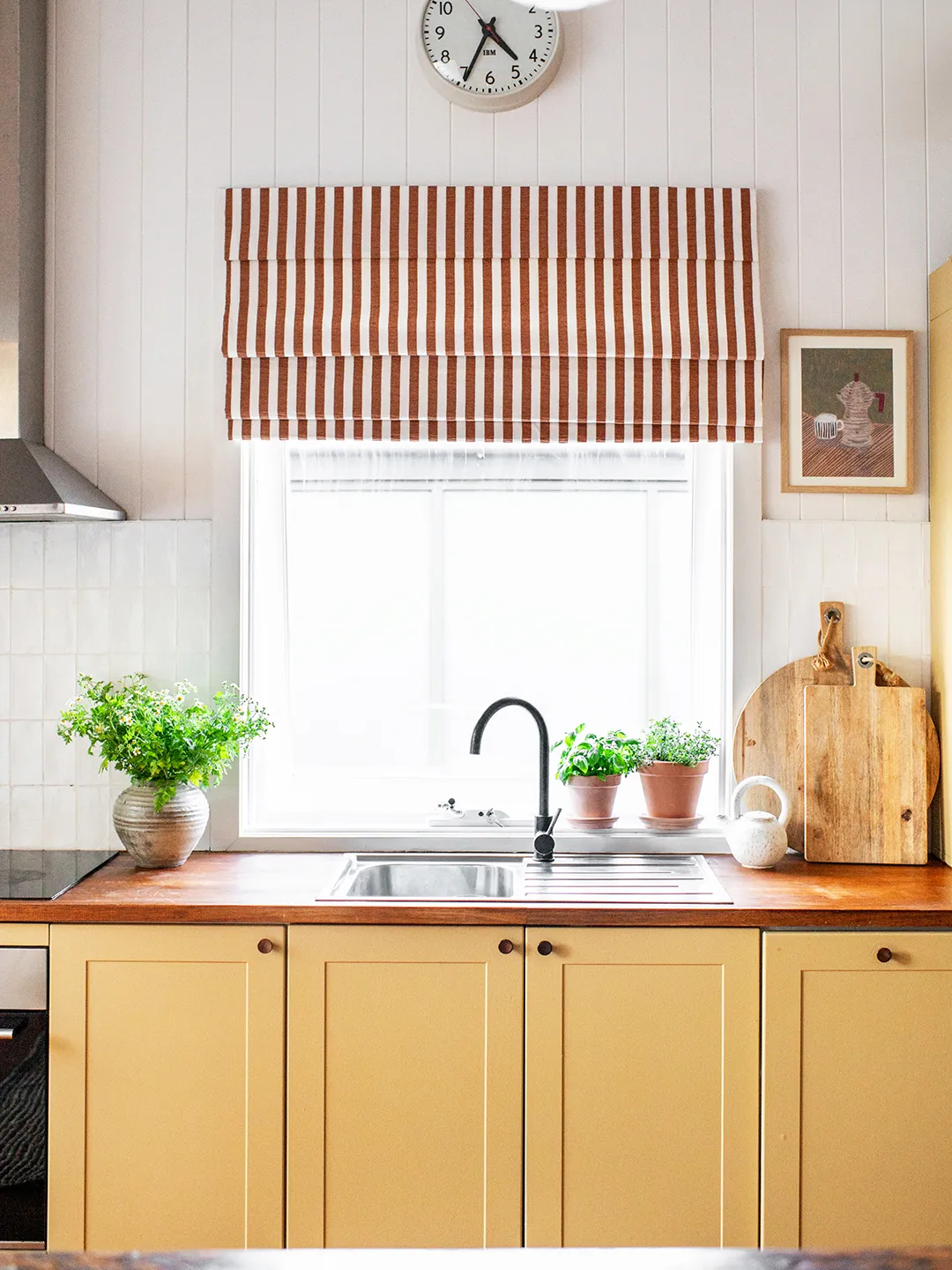 This DIYer’s Sunny Kitchen Makeover Only Took 3 Swaps