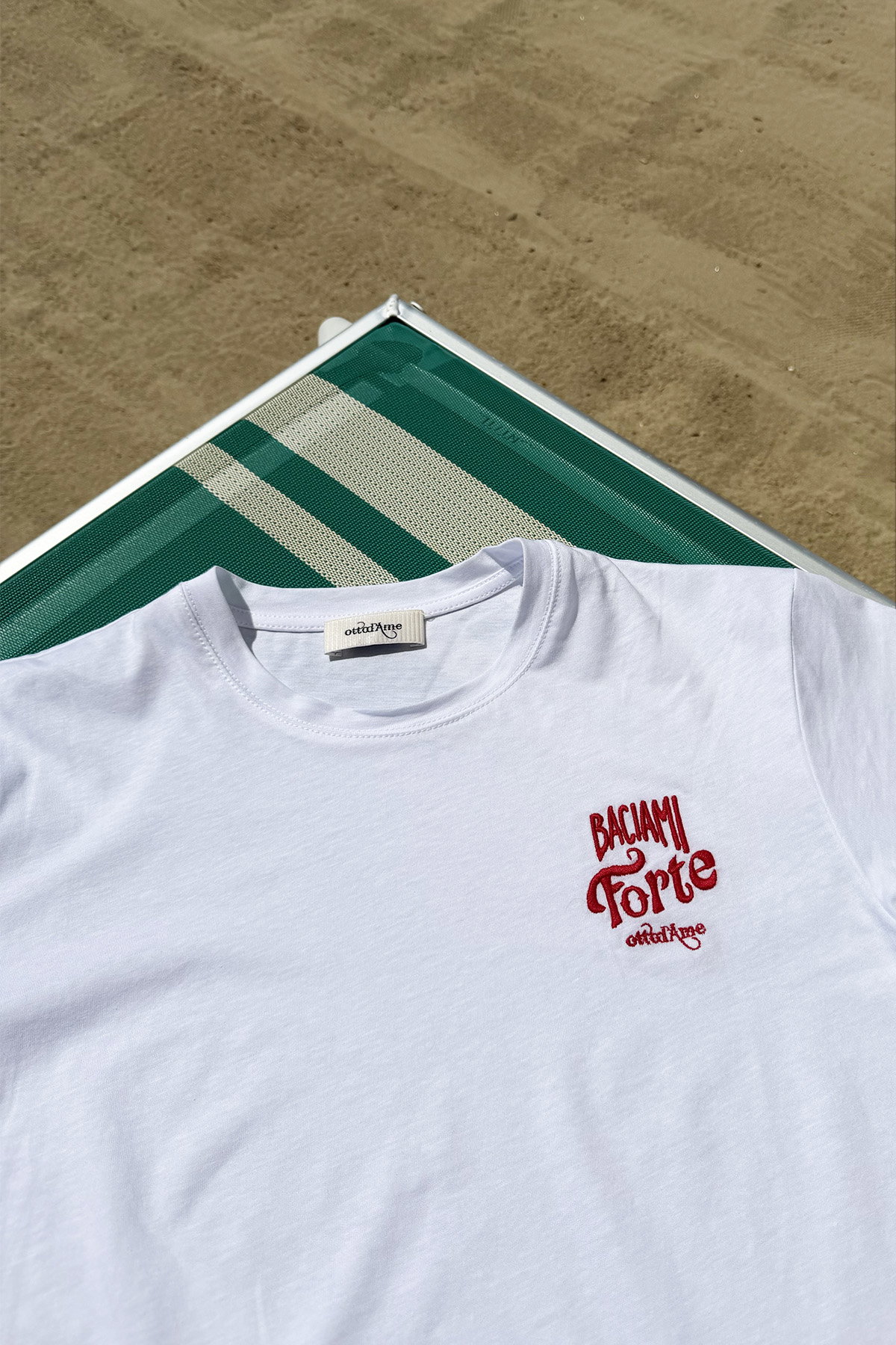 T-shirt bianca in jersey con ricamo