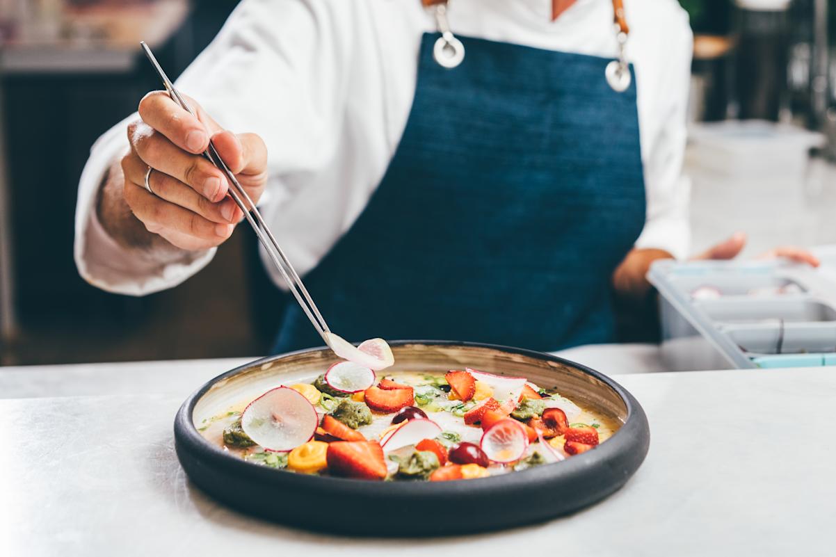 Chef preparing a plate a food