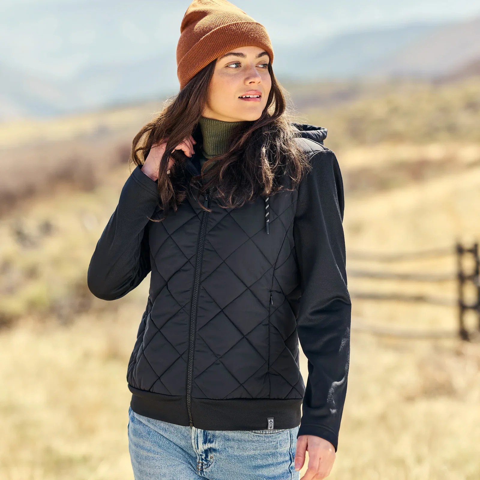 Image of Women's Venture Quilted Hybrid Jacket