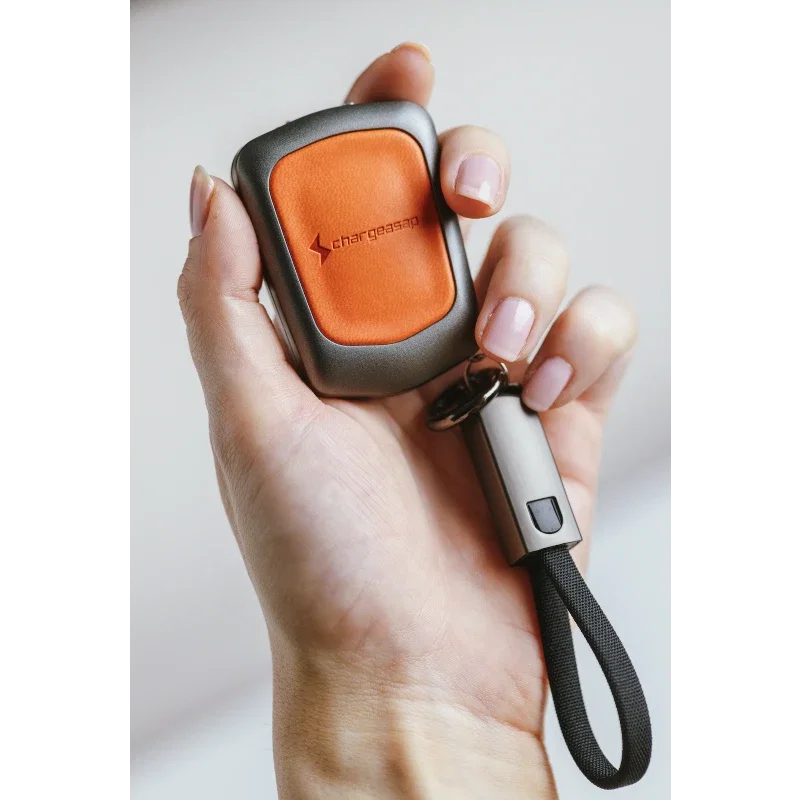 The charger you will never forget. Because it is already on your keys.