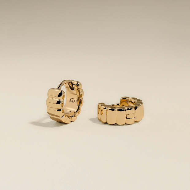 Ridged Huggies in Gold