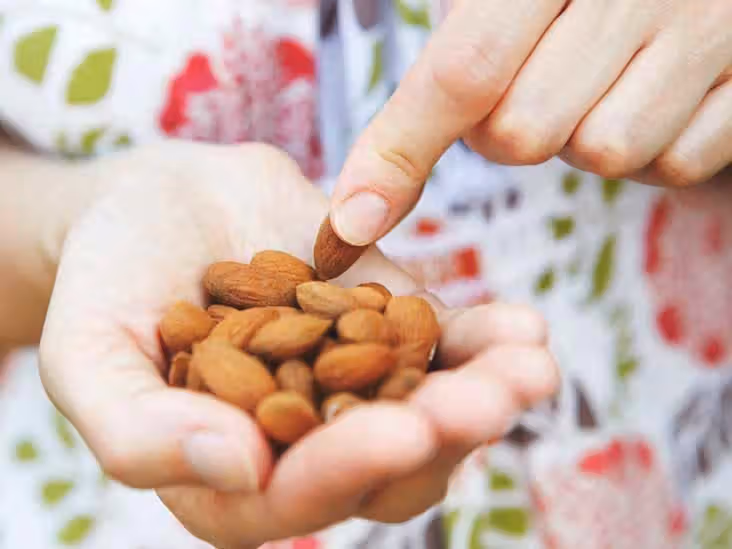 The 9 Best Foods and Drinks to Have Before Bed